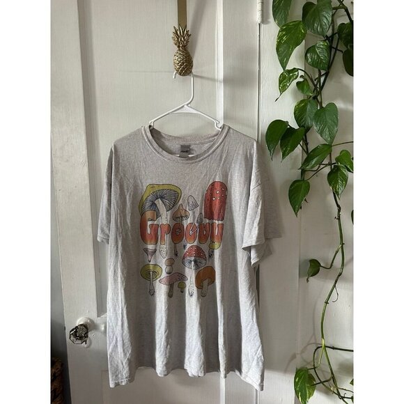 Gildan women’s size x-large GROOVY mushroom shirt - Picture 1 of 10